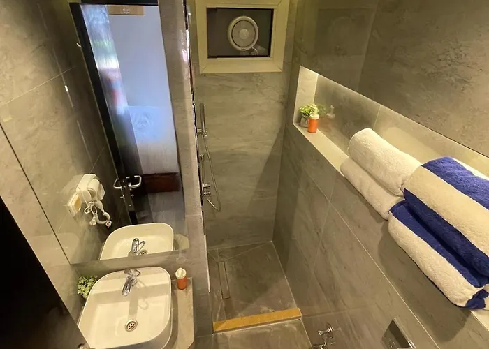 Poolside Lagoon - Airport - Porto 60b Apartamento *