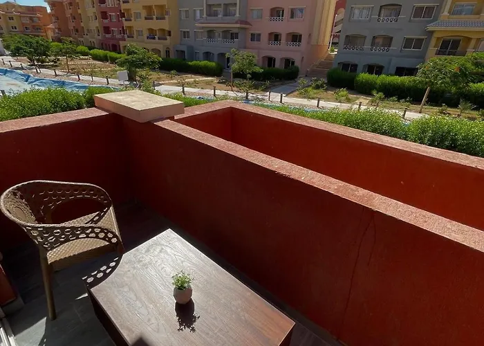 Poolside Lagoon - Airport - Porto 60b Apartamento